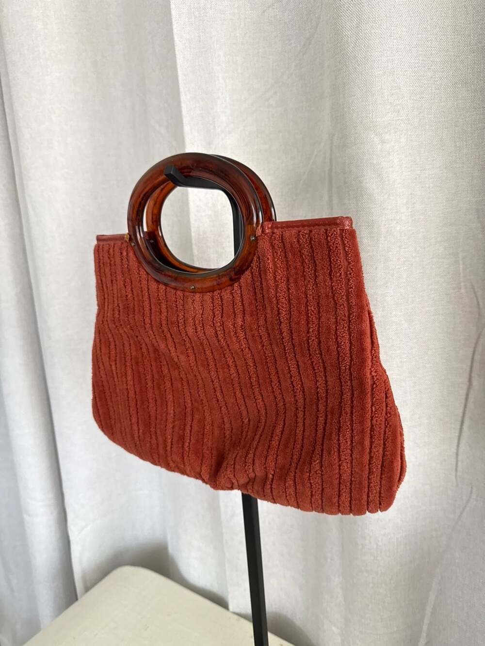Vintage 70s Rust Terracotta Bag Clutch With Lucite Handles - Picture 2 of 4